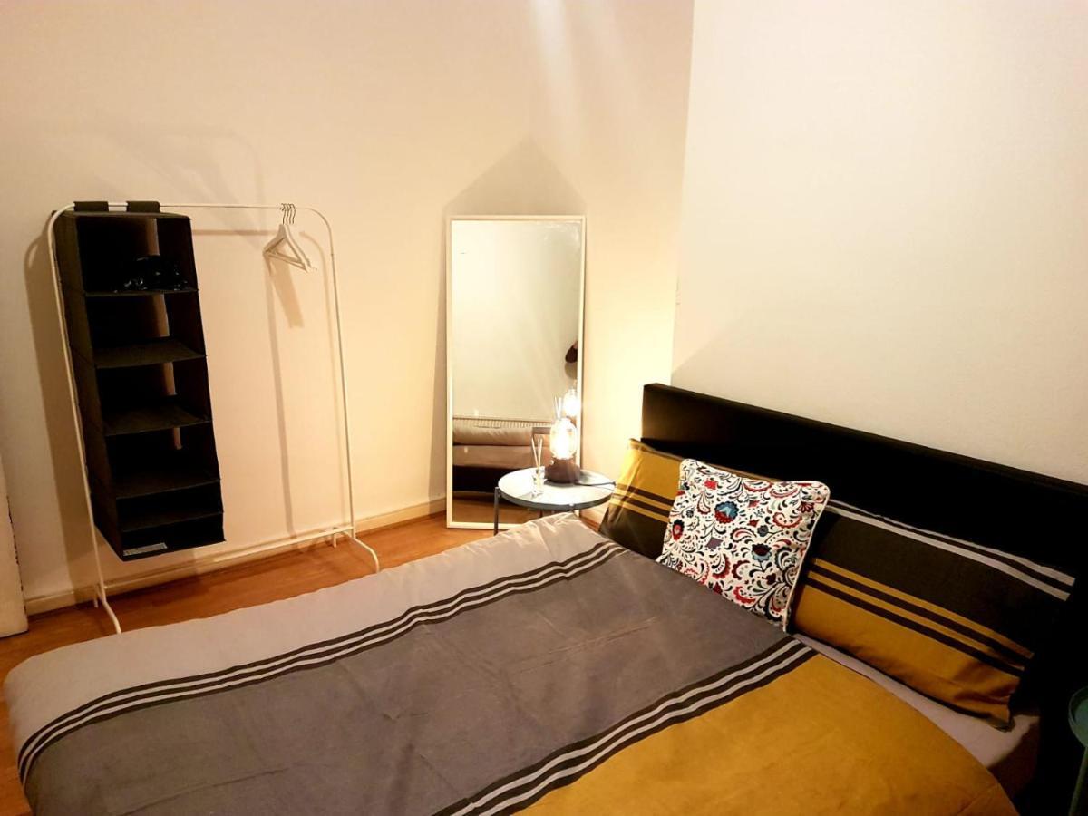 Budget House In Gants Hill Bed and Breakfast Ilford Esterno foto