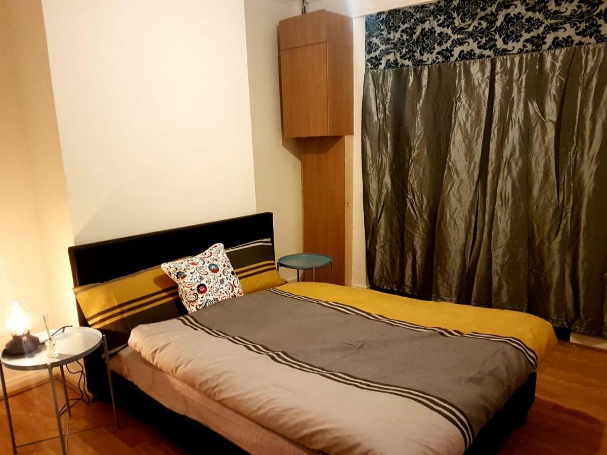 Budget House In Gants Hill Bed and Breakfast Ilford Esterno foto