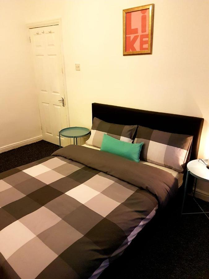 Budget House In Gants Hill Bed and Breakfast Ilford Esterno foto