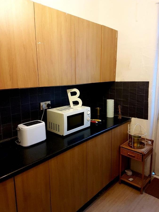 Budget House In Gants Hill Bed and Breakfast Ilford Esterno foto